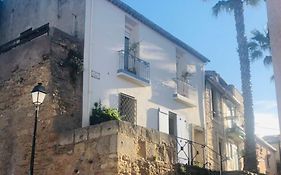 Mediterranean House In Historic Meze South France